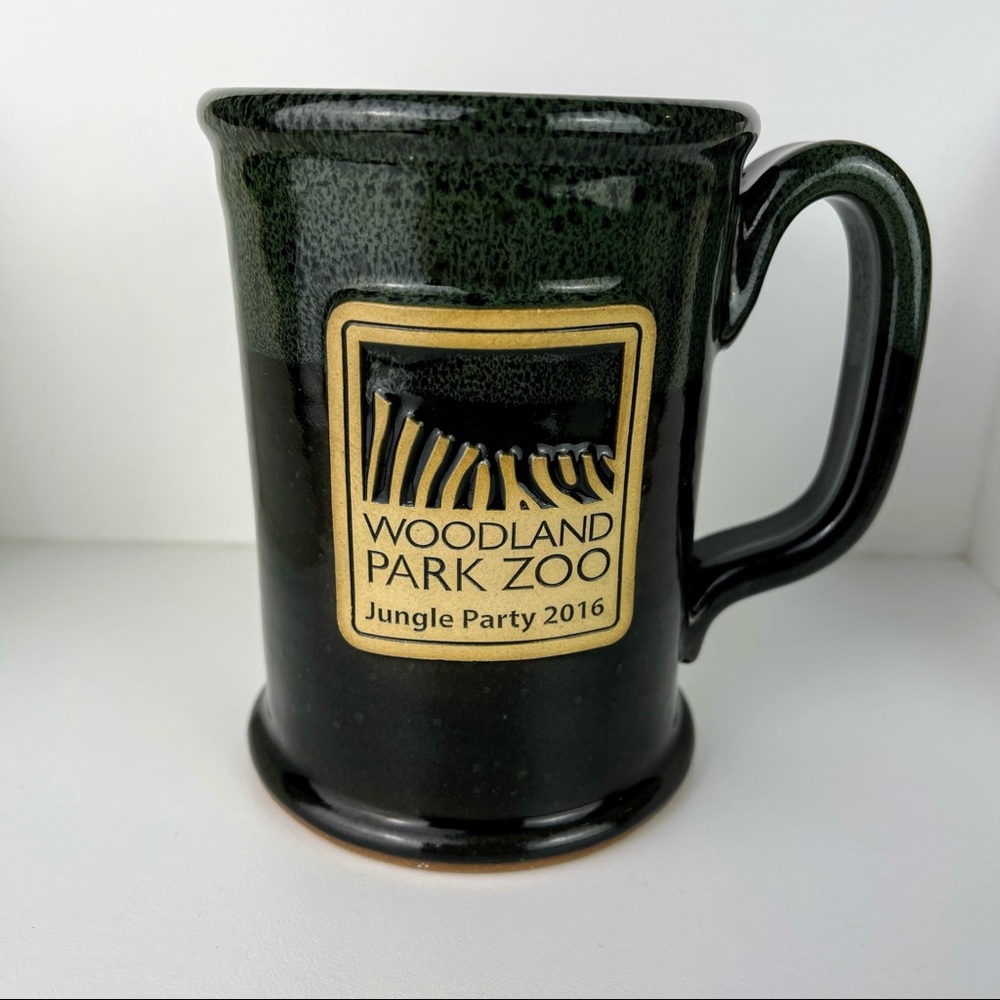 Sunset Hill Stoneware Woodland Park Zoo mug Drip Paint Green Black 14Oz